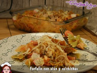 Farfalle-con-atún-y-salchichas