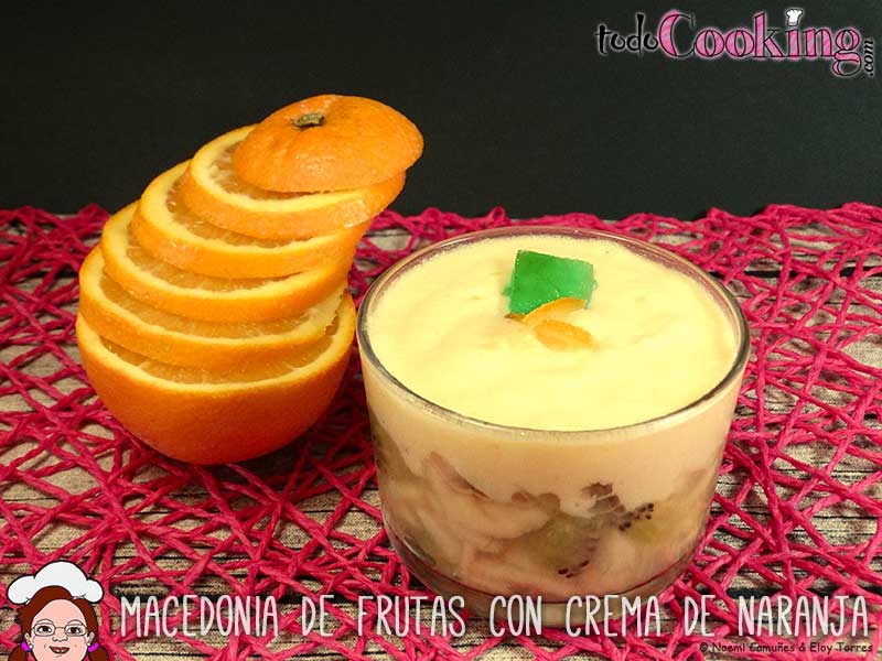 Macedonia de frutas con crema de naranja