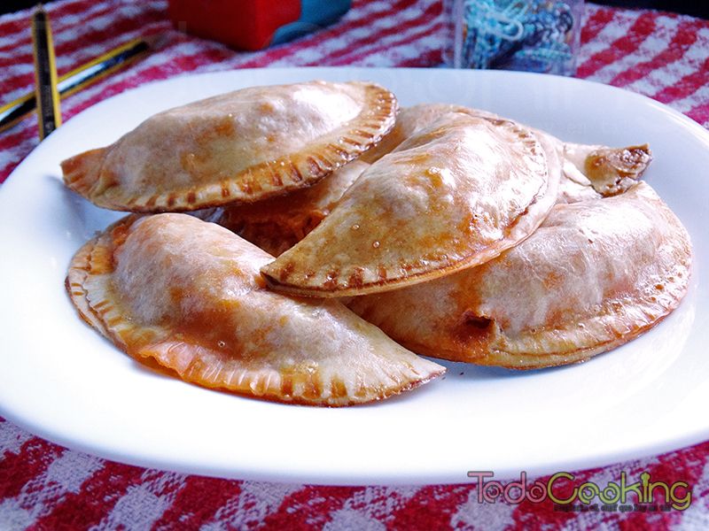 Empanadillas de atún, huevo y tomate al horno