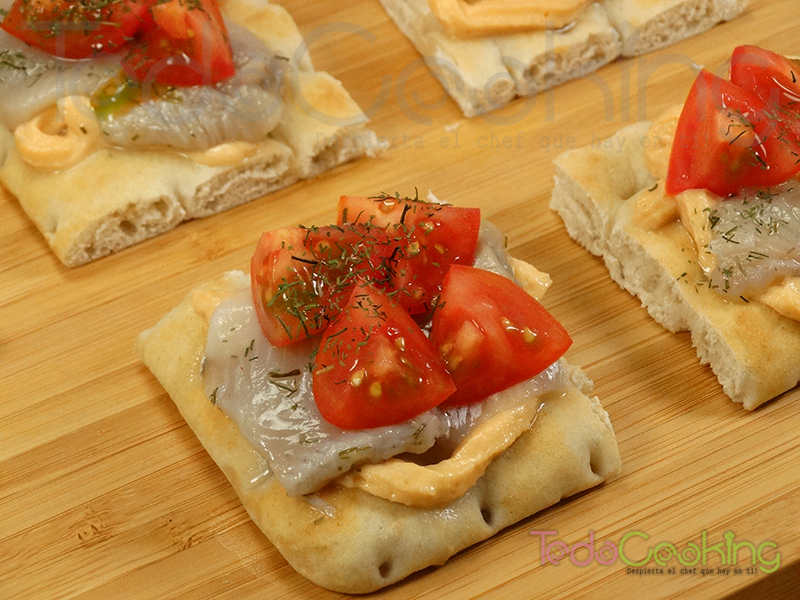 canapés de arenque con crema de salmón