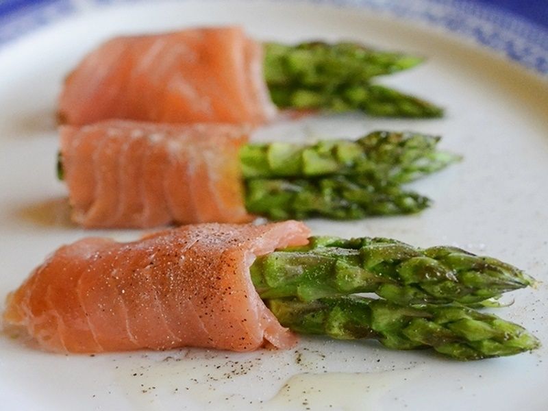 Rollitos de trigueros y salmón