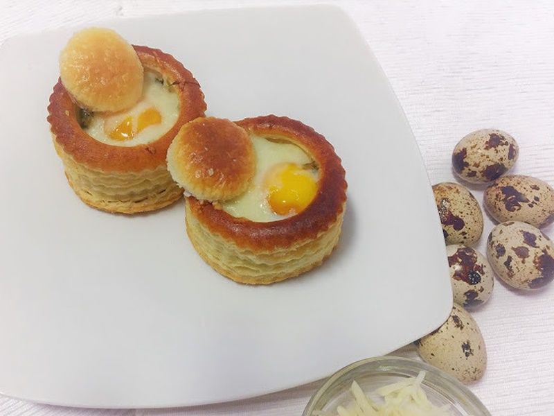 Volovanes de carne al curry, espinacas y huevo