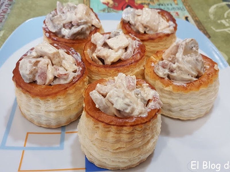 Volovanes con bacon, pollo y champiñones