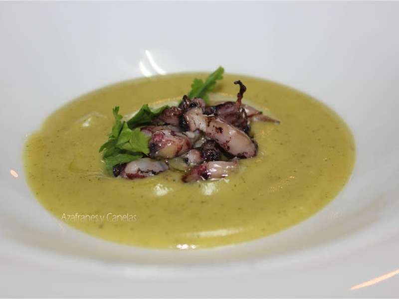 crema de calabacin con chipirones