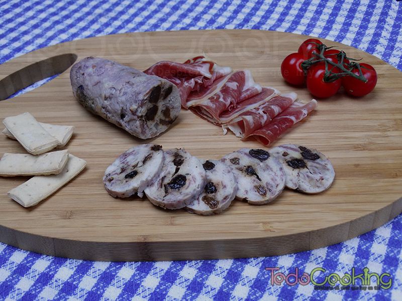Fiambre de pollo y jamón con frutos secos