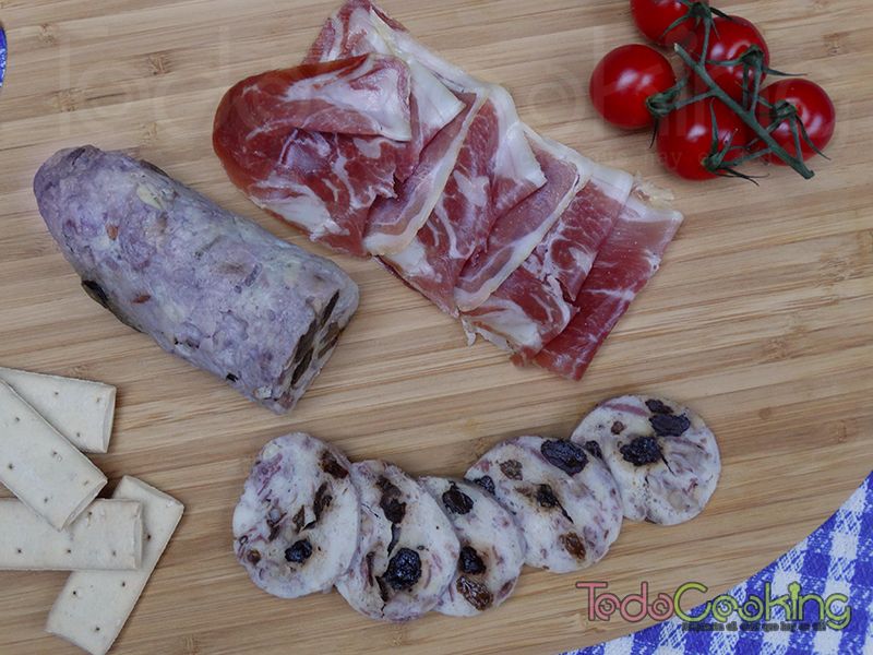 Fiambre de pollo y jamón con frutos secos