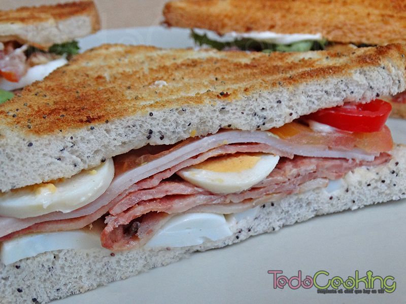 sandwiches de pavo y bacon