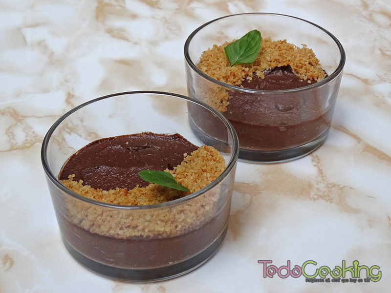 Mousse de chocolate y aguacate