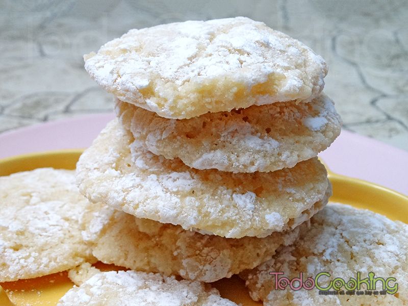 Galletas de almendra y agua de azahar