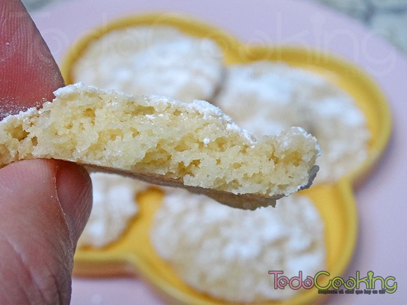 Galletas de almendra y agua de azahar