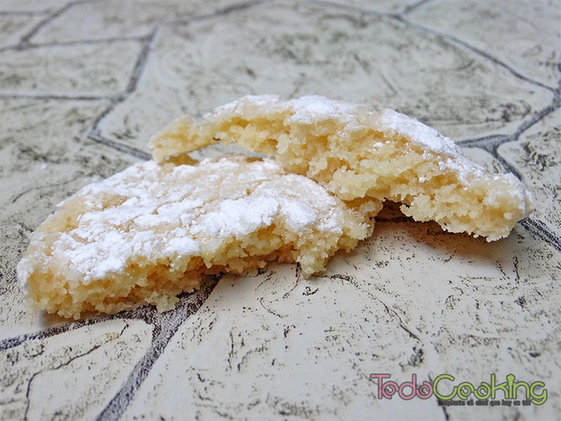 Galletas de almendra y agua de azahar
