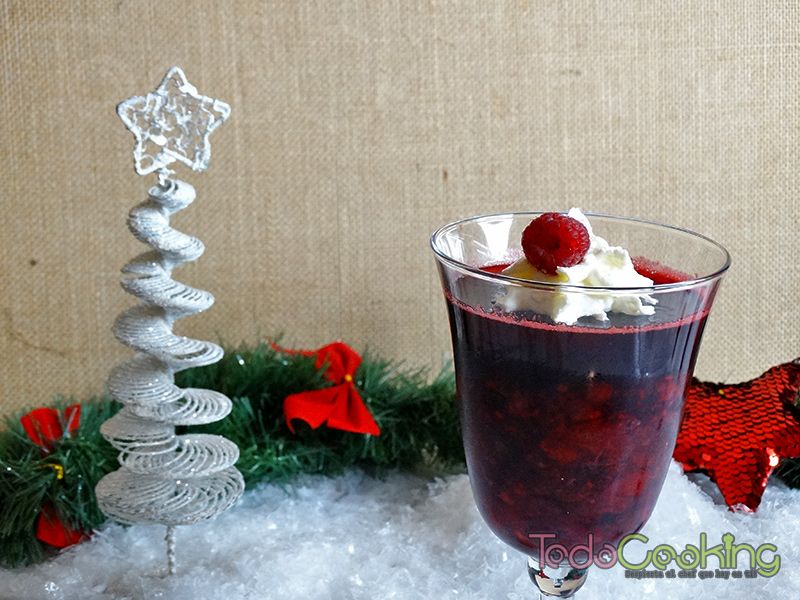 Gelatina de cava con frutos rojos
