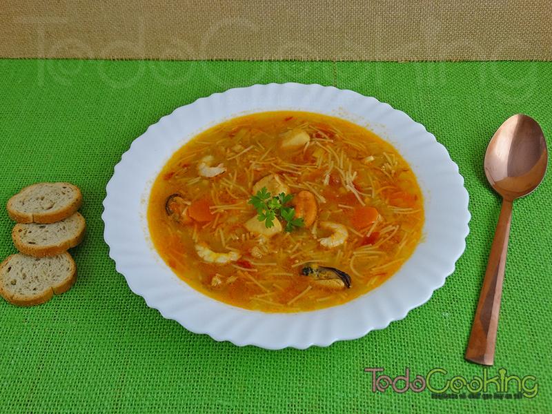 Sopa de marisco y pescado con fideos. Receta muy fácil y económica. Sopa de marisco y pescado con fideos. Receta muy fácil y económica.