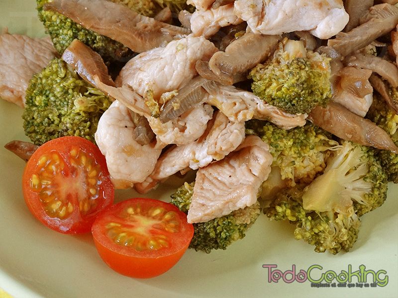 salteado de pavo con brócoli