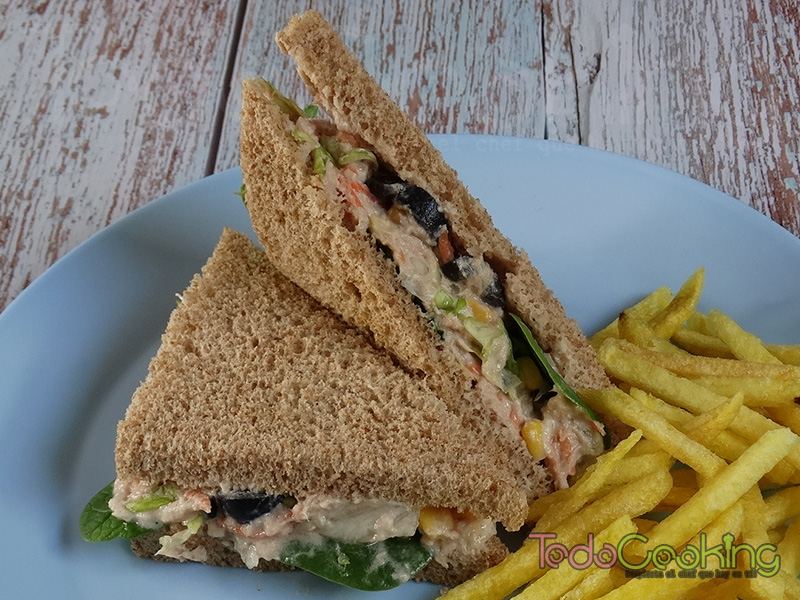 sandwich de ensaladilla de atún