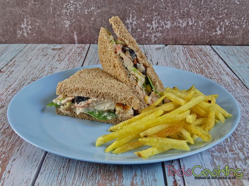 sandwich de ensaladilla de atún
