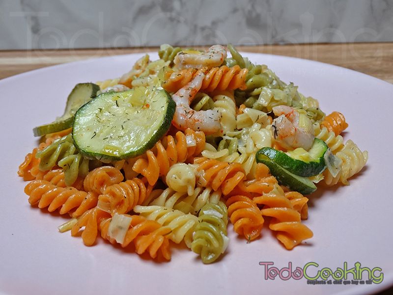 Espirales de pasta con calabacin y gambas 02
