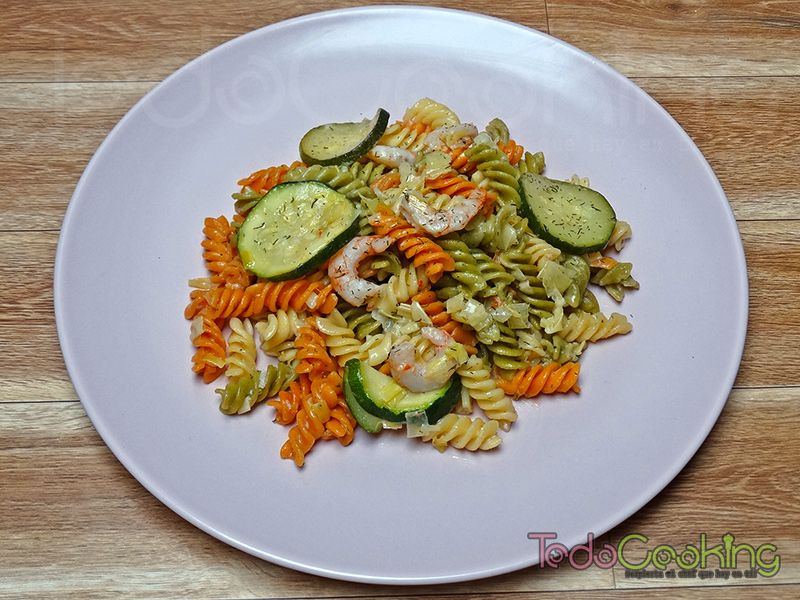 Espirales de pasta con calabacin y gambas 03