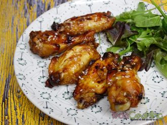 Alitas de pollo con soja y miel
