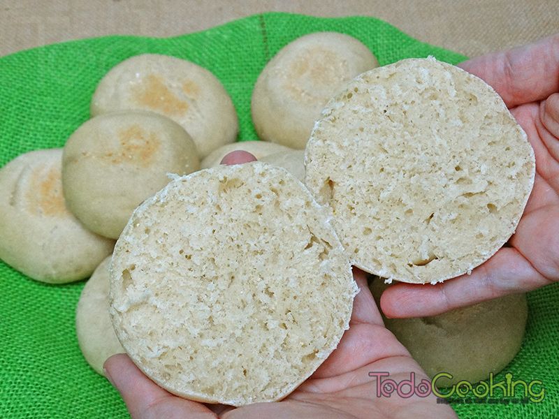 Panecillos caseros en sartén