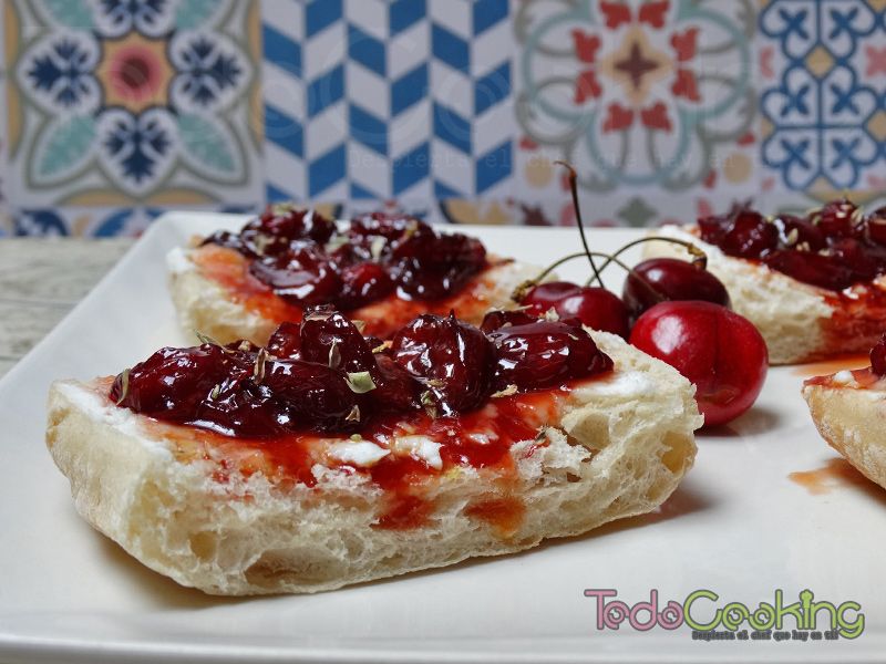 Tostas de cerezas con queso de cabra 05