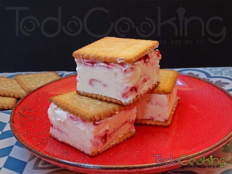 Sandwich helado de cheesecake con frambuesa 01