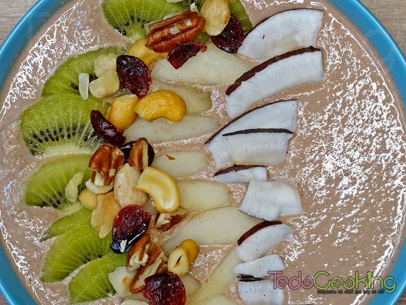 Smoothie bowl de cacao y avena 02