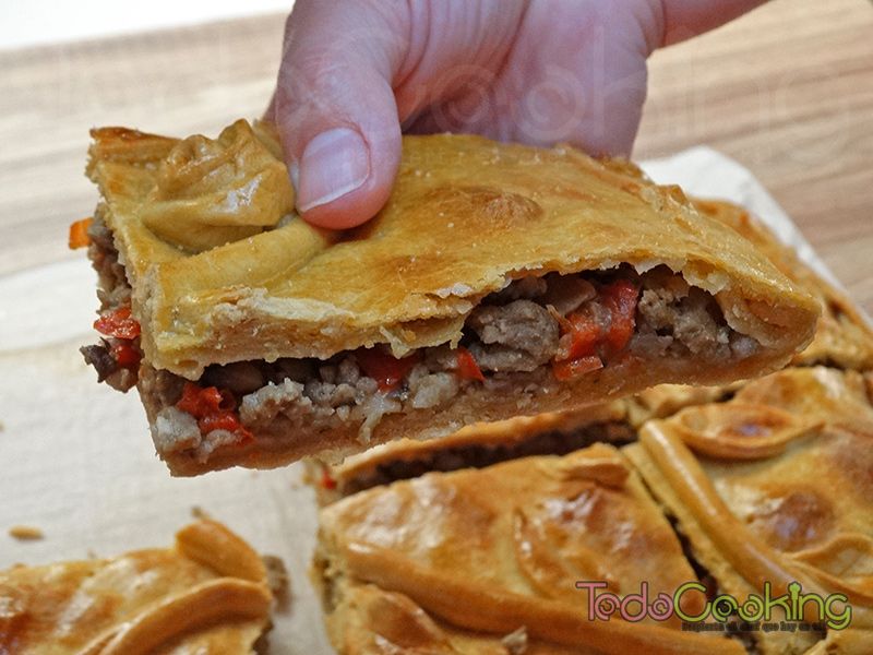Empanada gallega de carne y setas 01