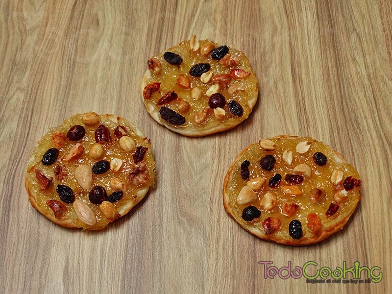 Musico de hojaldre con frutos secos y miel 03