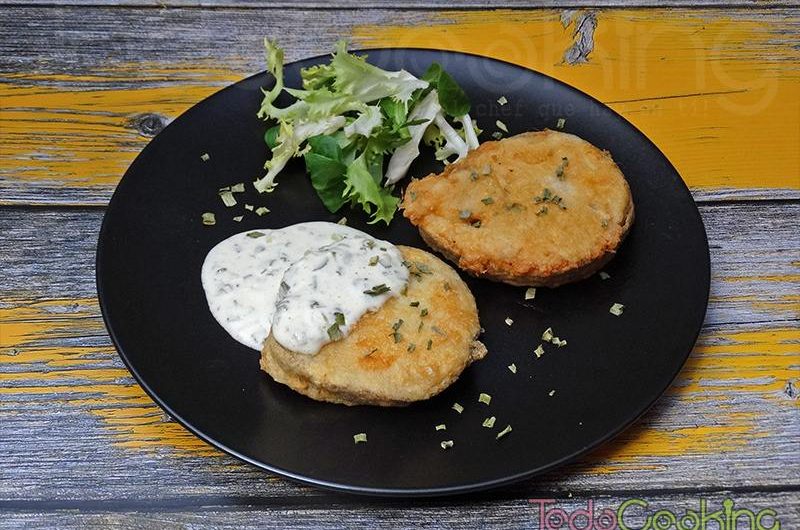 Merluza a la romana con salsa tártara casera. Receta tradicional fácil!