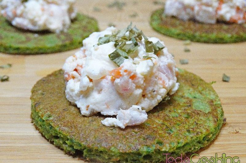 Tortitas de espinacas con requeixo y salmón ahumado