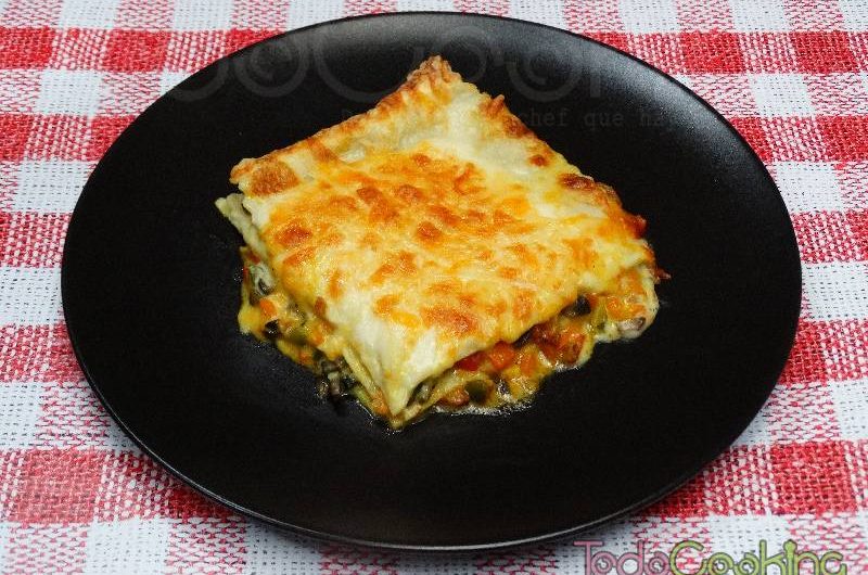 Lasaña de verduras con jamón. Receta equilibrada y deliciosa!