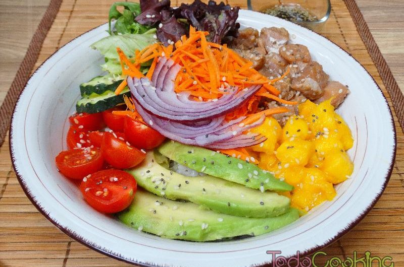 Poke bowl de salmón. Ensalada hawaina saludable y fácil!