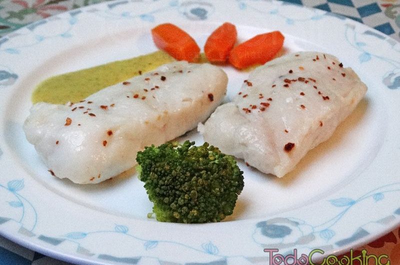 Crema de verduras con leche de coco y merluza al vapor con MyCook Touch de Taurus