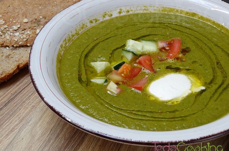 Gazpacho de calabacín y espinacas