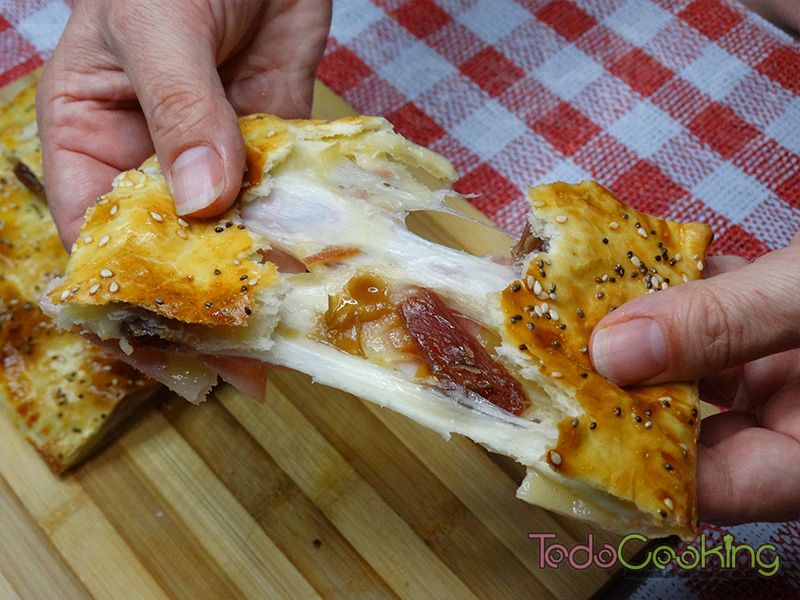 Empanada de York con queso y datiles 01