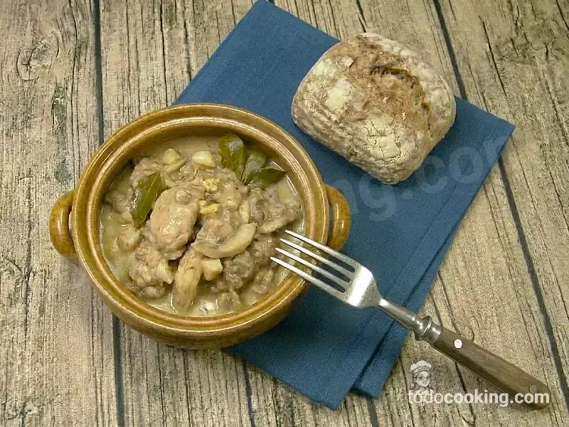 Pollo al ajillo tradicional: receta fácil y muy jugosa