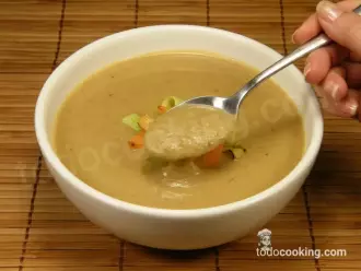 Crema de calabacines y puerros cucharada