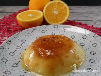 Flan de naranja al microondas en plato
