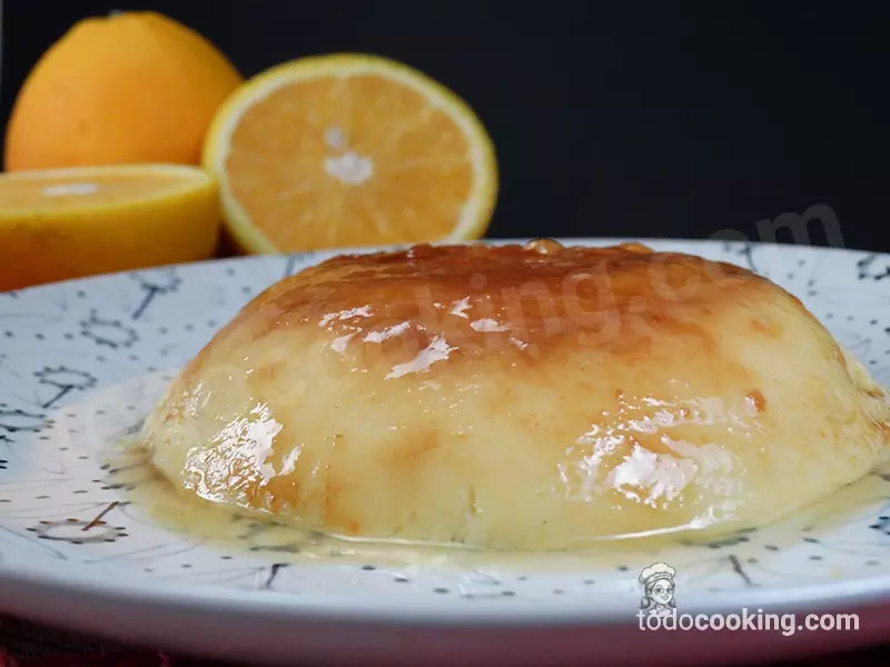 Flan de naranja al microondas primer plano