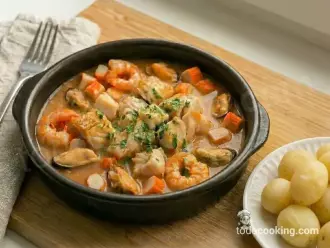 Merluza con mejillones y gambas