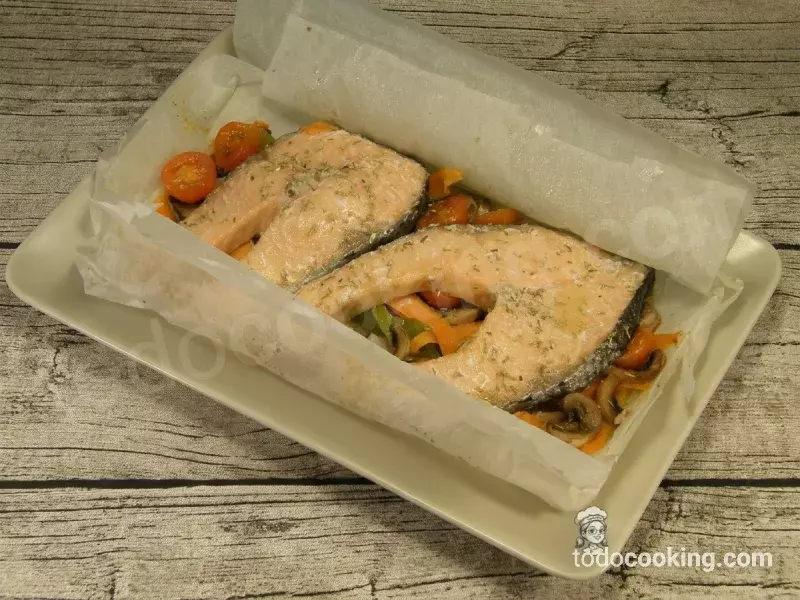 Salmón en papillote: el secreto para un pescado siempre jugoso