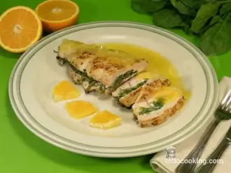 Solomillo de pavo relleno con salsa de naranja