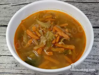 Sopa Juliana de verduras primer plano