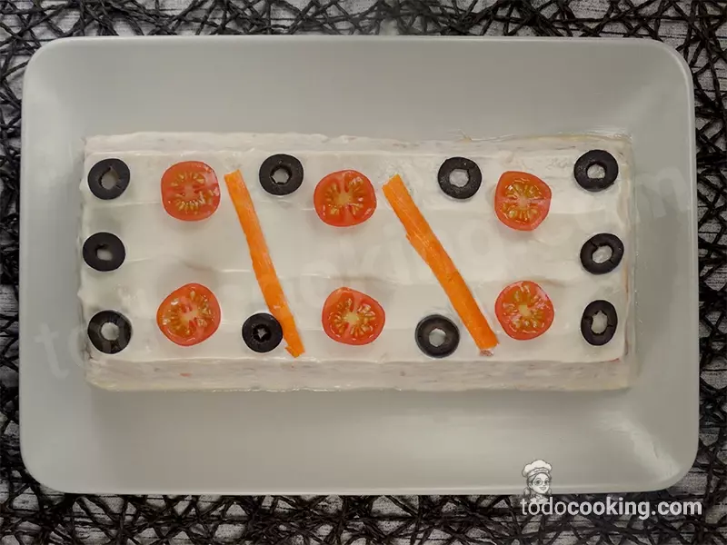 Pastel frio de atun cenital