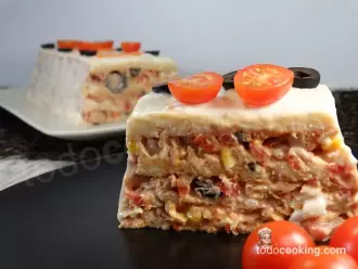 Pastel frio de atun primer plano