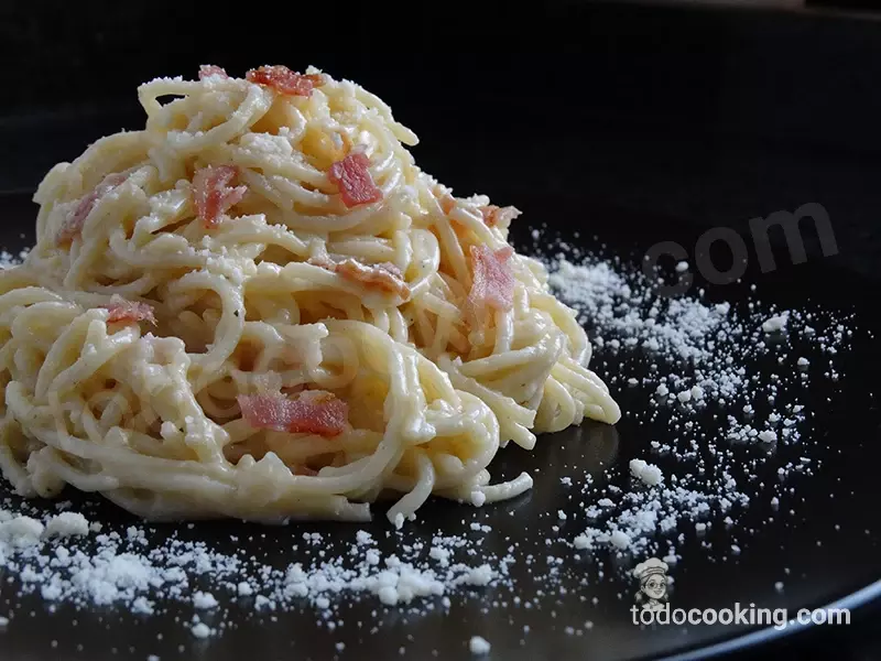 Espaguetis a la Carbonara detalle frontal