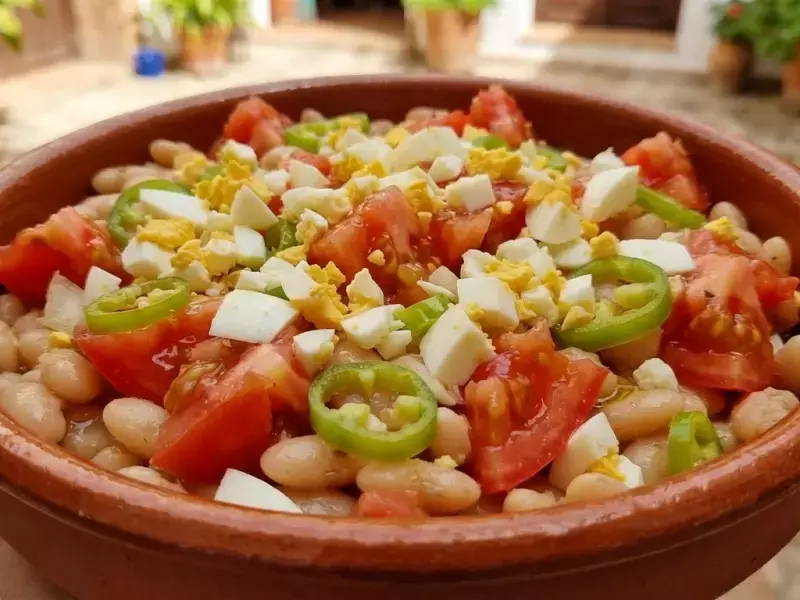 Pipirrana rápida de alubias (el clásico andaluz versionado)
