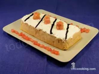 Pastel de merluza y atún en el microondas lateral