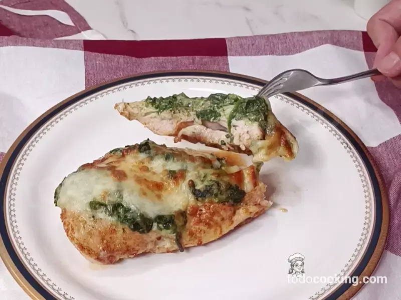Pechugas de pollo hasselback en airfryer detalle del corte
